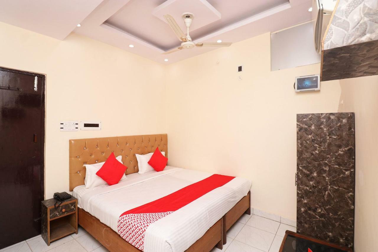 Oyo 30288 Hotel Moon Palace Lakhnau Kültér fotó