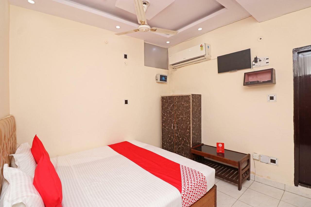 Oyo 30288 Hotel Moon Palace Lakhnau Kültér fotó