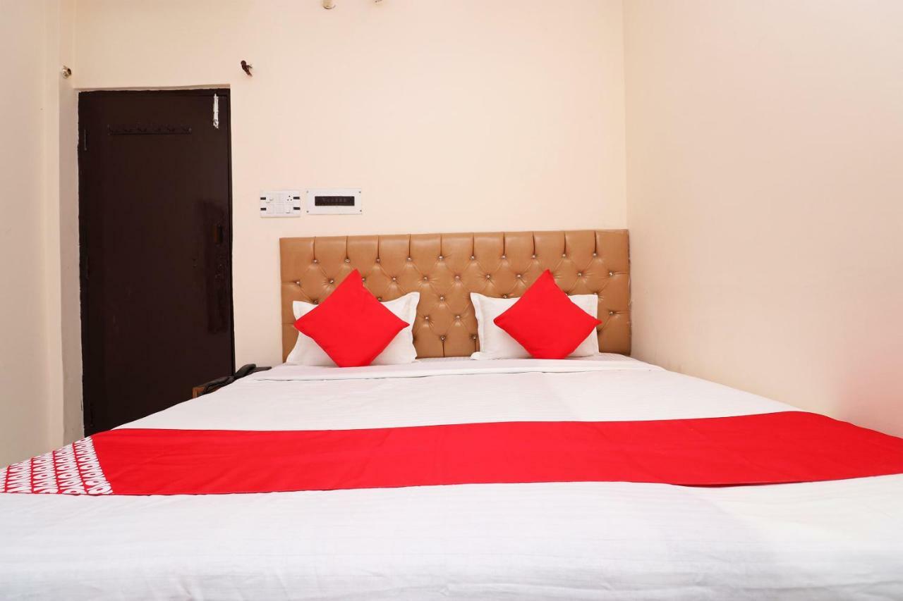 Oyo 30288 Hotel Moon Palace Lakhnau Kültér fotó
