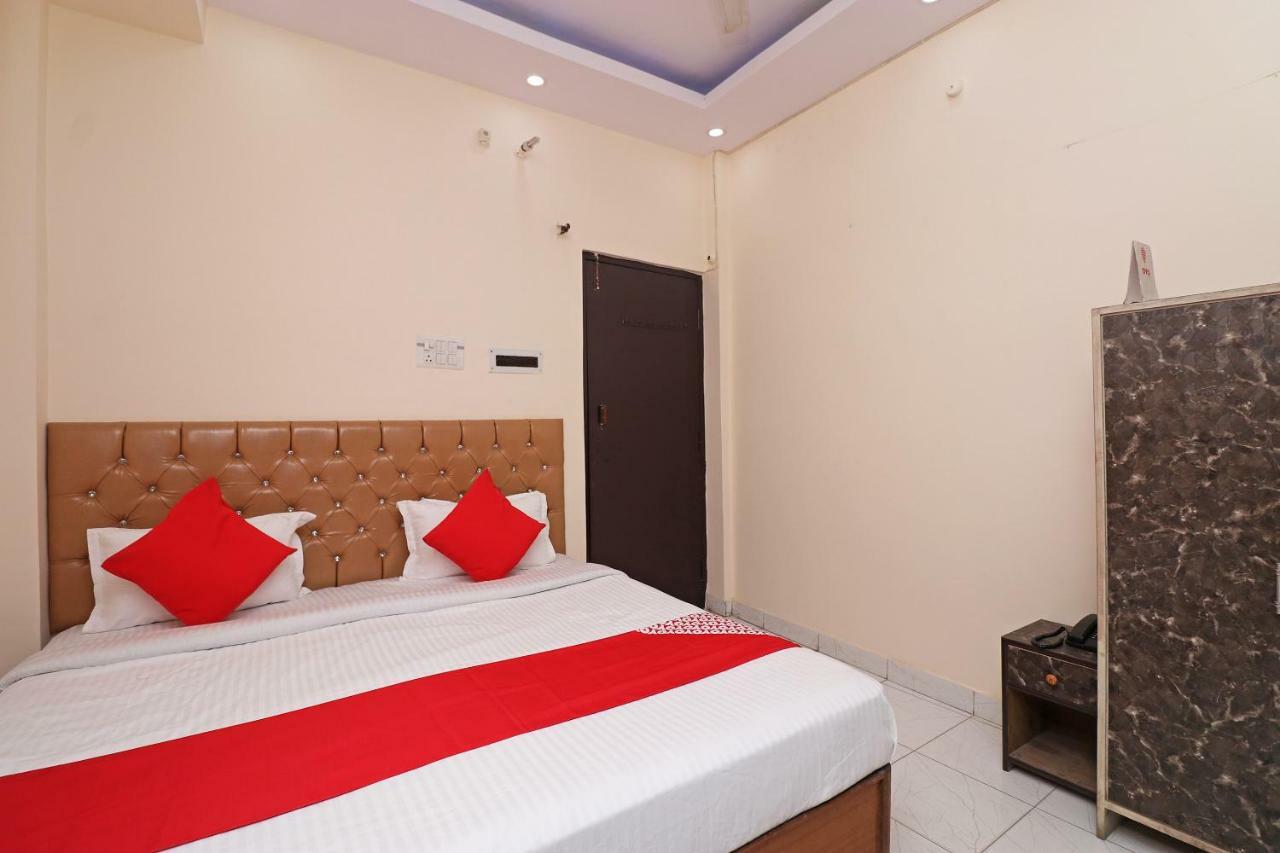 Oyo 30288 Hotel Moon Palace Lakhnau Kültér fotó